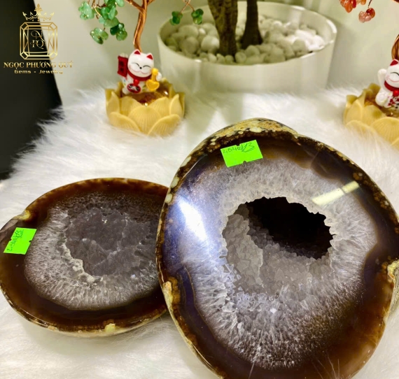 Hốc thạch anh mã não