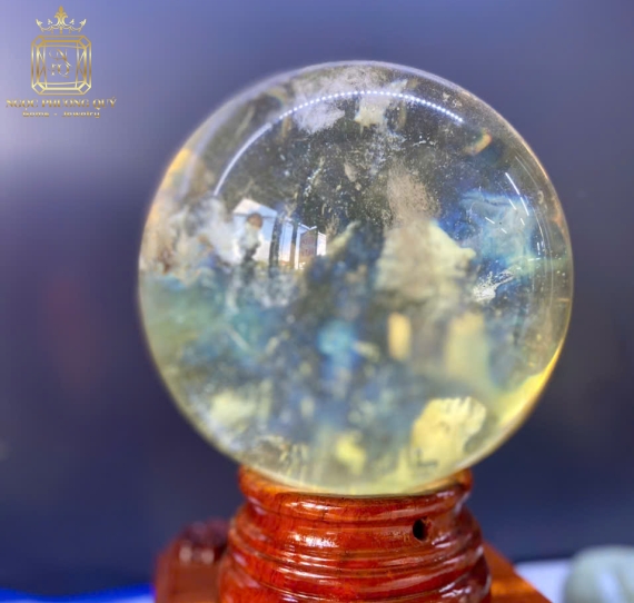 Bi cầu đá thuỷ tinh núi lửa