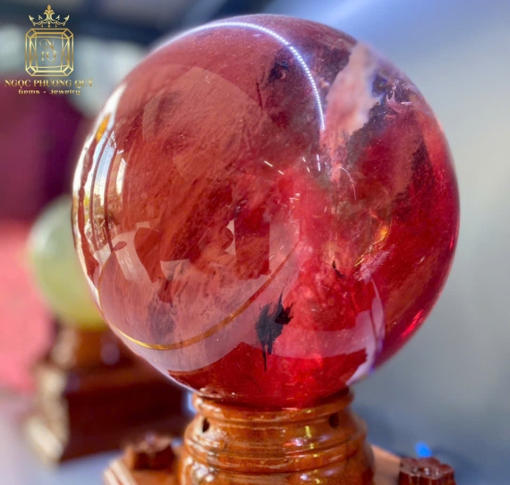 Bi cầu đá thuỷ tinh núi lửa