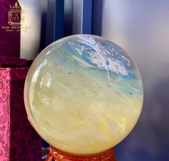 Bi cầu đá thuỷ tinh núi lửa