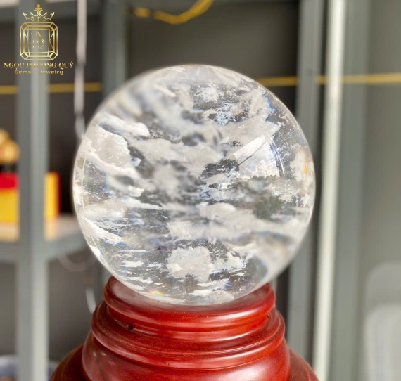Bi cầu đá thuỷ tinh núi lửa