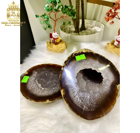 Hốc thạch anh mã não