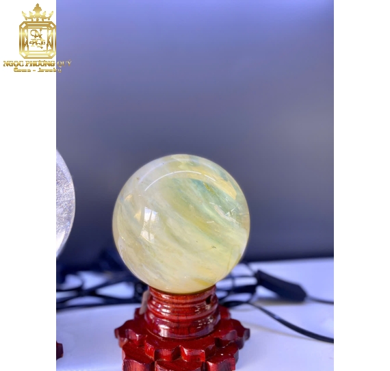 Bi cầu đá thuỷ tinh núi lửa