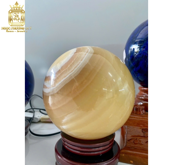 Bi cầu đá thuỷ tinh núi lửa
